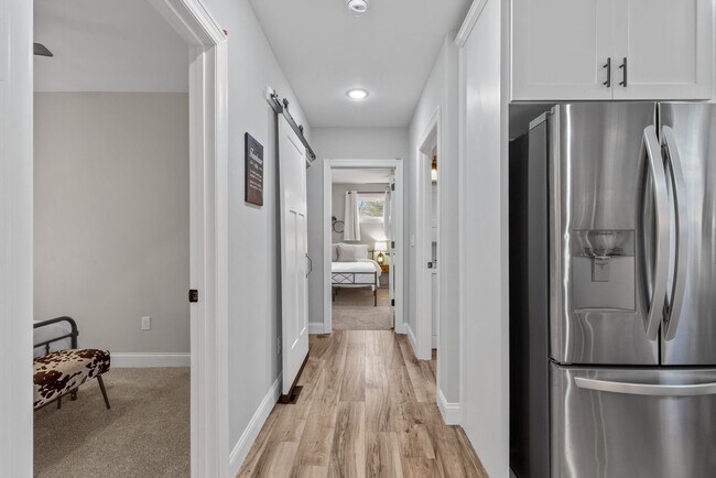 Building Photo - 4456 Bingham Ave