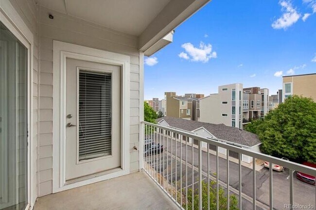 Building Photo - 15700 E Jamison Dr