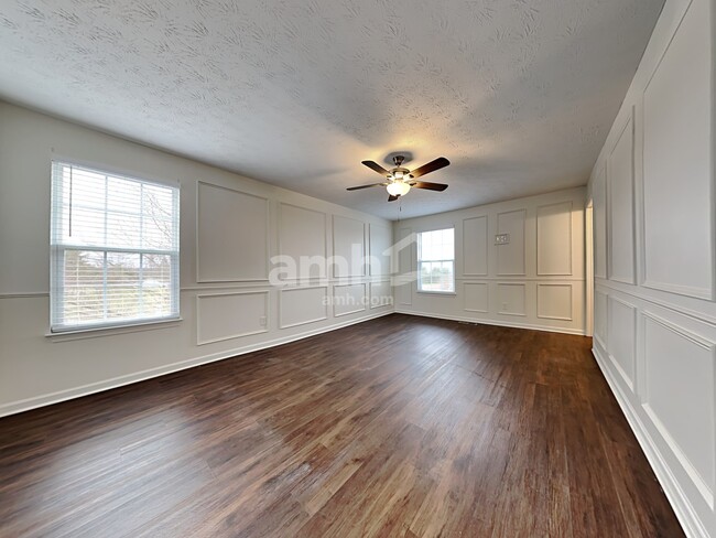 Building Photo - 156 Haverstraw Pl