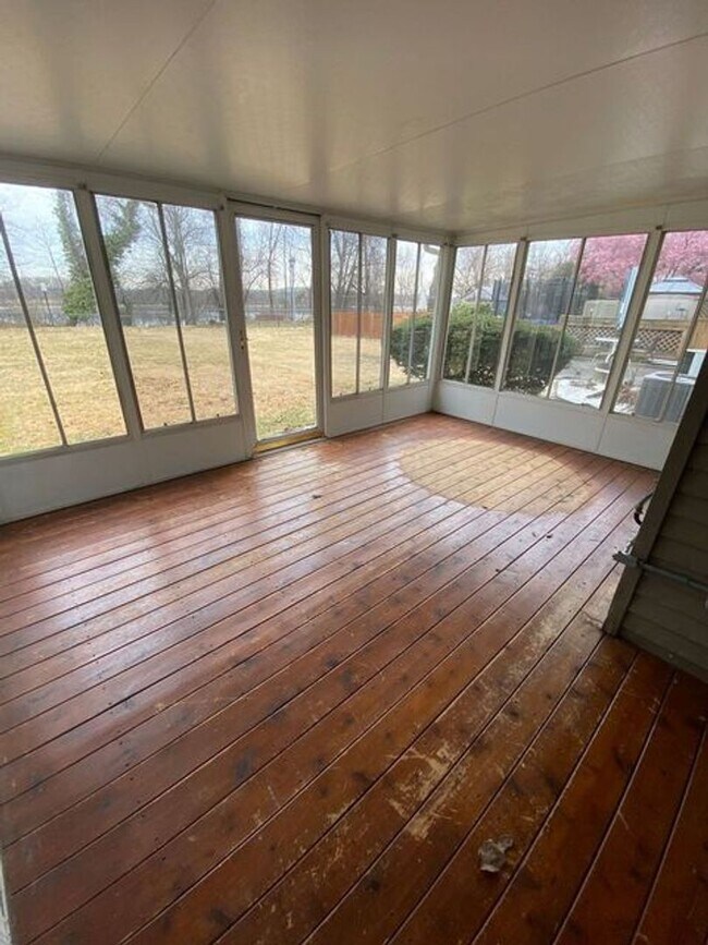 Building Photo - Nice 2 bedroom townhome with a view!