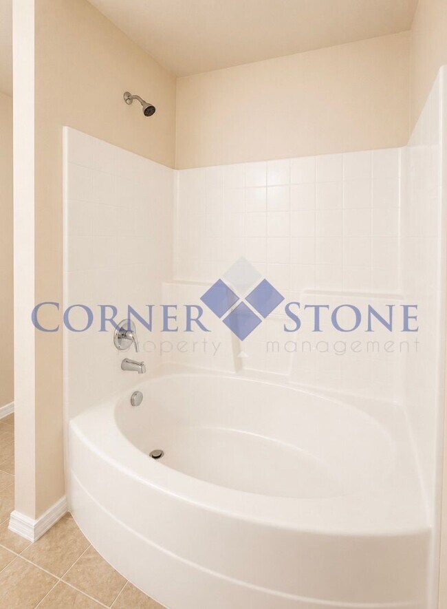 Building Photo - Large 4 Bedroom Home with Bonus Room!