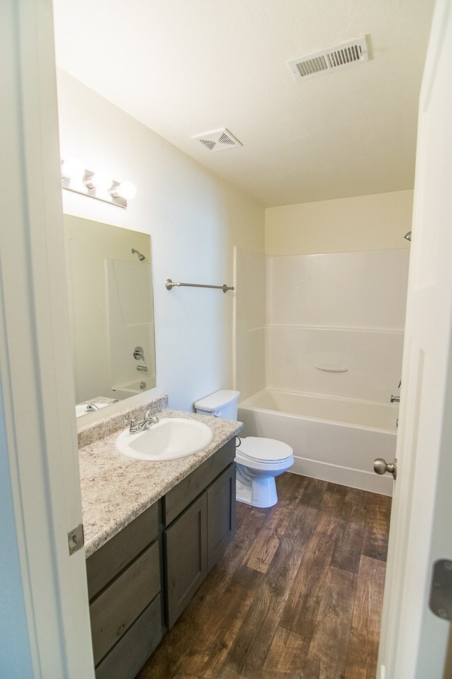 Building Photo - THE LOCHS! Gorgeous Townhome