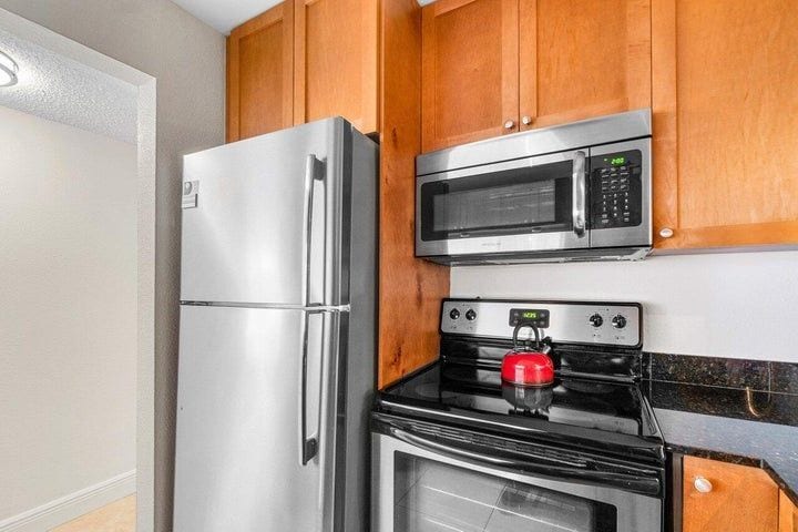 Building Photo - 1830 Embassy Dr