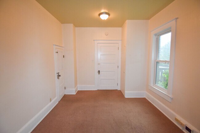 Building Photo - RAPLU155