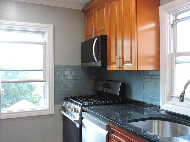 Building Photo - 47 Hillside Ave