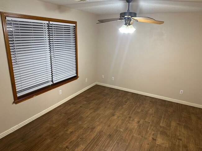 Building Photo - Available August 1st! 3-Bedroom, 2-Bathroom Home in East Rogers