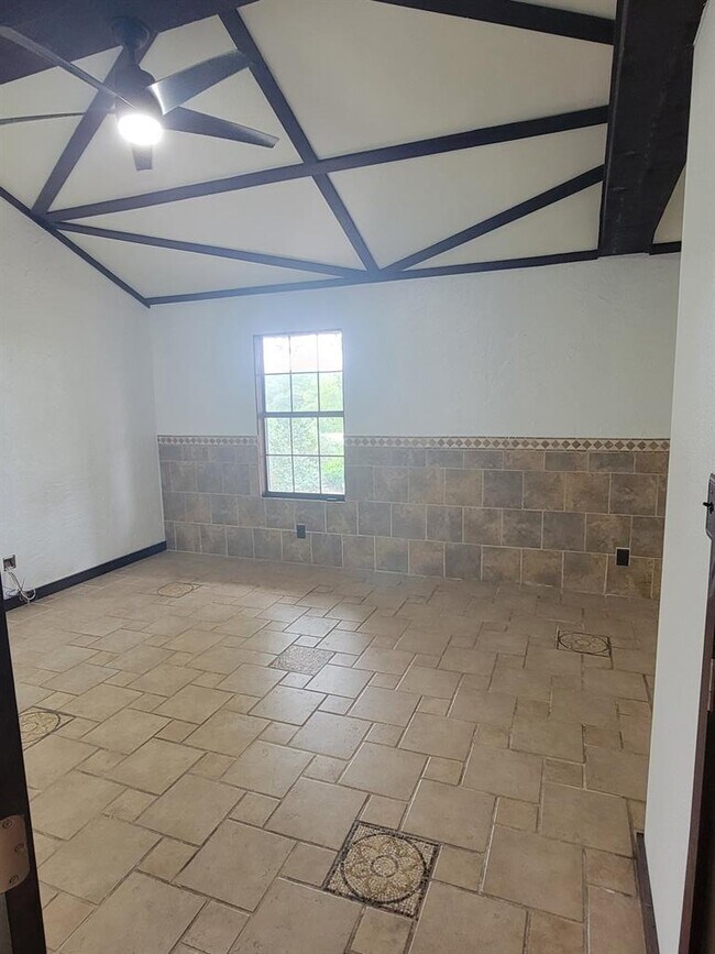 Building Photo - 24369 Bingham Creek Rd
