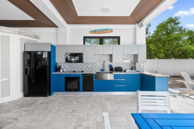 Building Photo - 247 Pescayo Ave