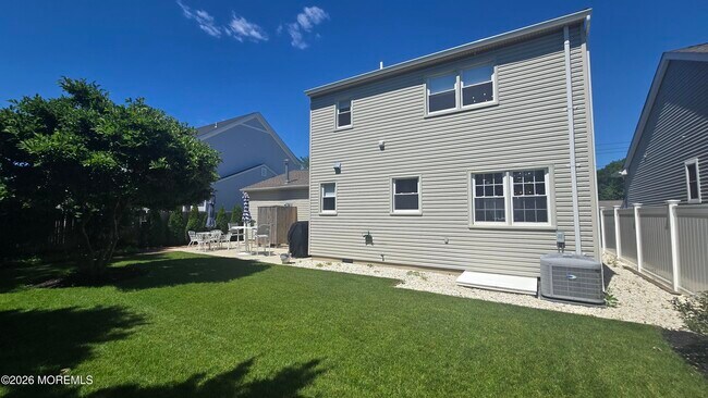 Building Photo - 1314 Sunset Ave