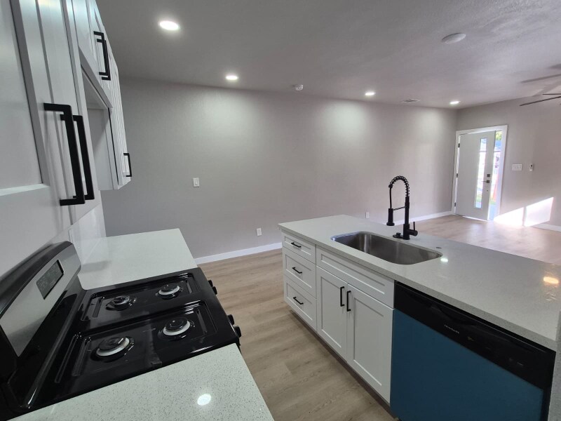 Building Photo - 2209 Gano St