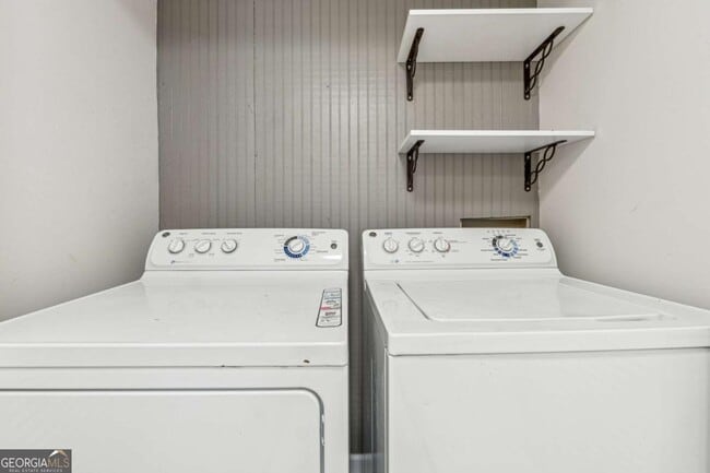 Building Photo - 434 McGill Pl NE