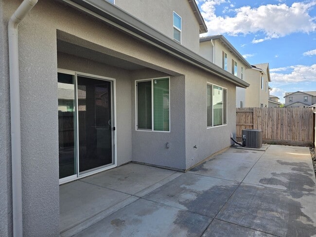 Building Photo - Home For Rent