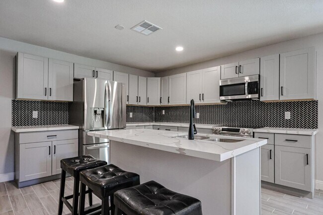 Building Photo - 11207 S Iroquois Dr