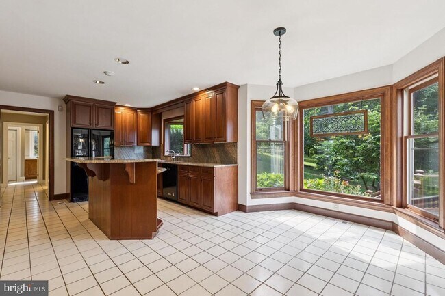 Building Photo - For Rent! Large 5-Bedroom, 3.5-Bath Home with Scenic Views