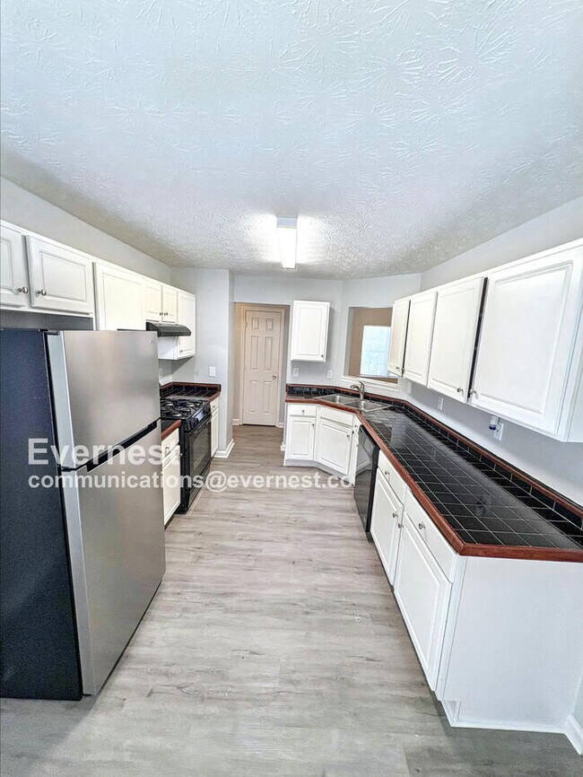 Building Photo - 305 Renee Dawn Ct
