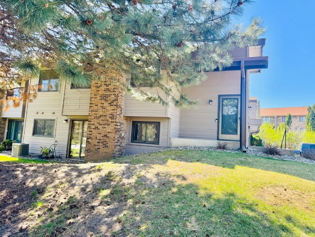 Building Photo - 14600 Hampshire Pl