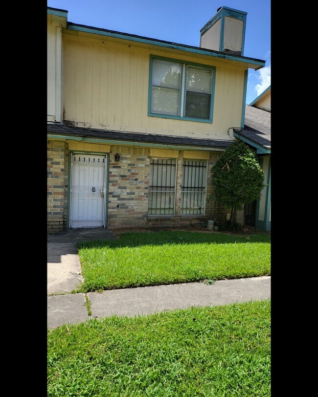 Building Photo - 5810 Twisted Pine Court