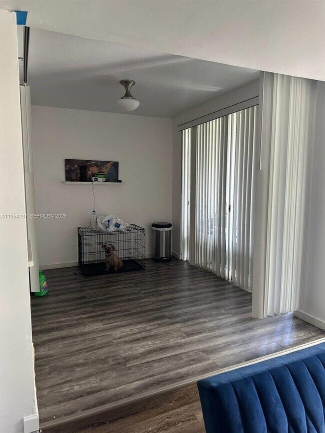 Building Photo - 3720 Inverrary Dr