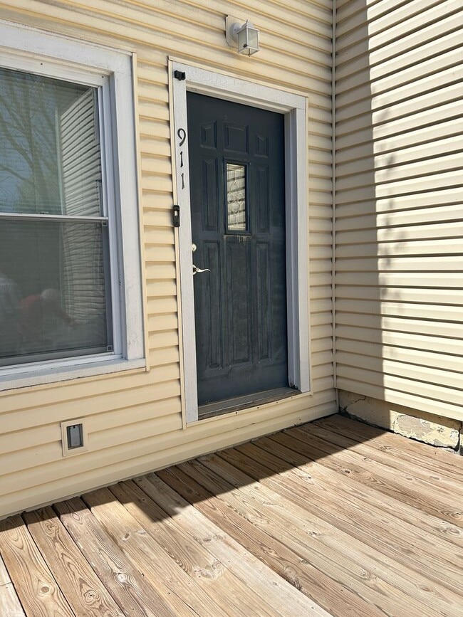 Building Photo - 909-911 Connecticut