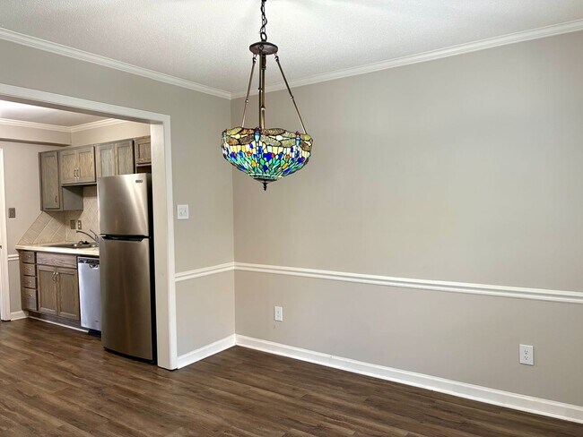 Building Photo - 3 Bedroom Townhome in Western Guilford District