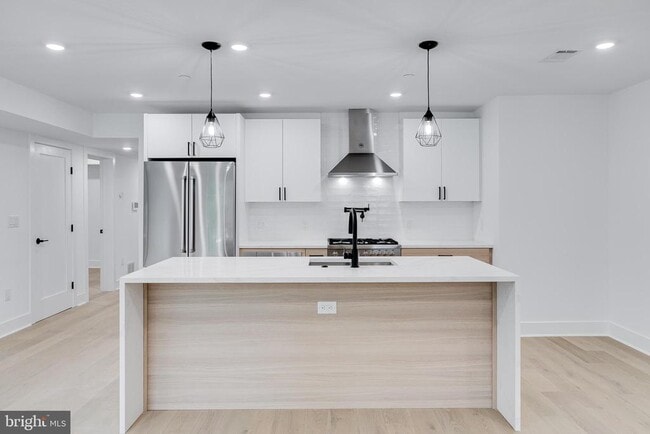 Building Photo - 705 S 19th St