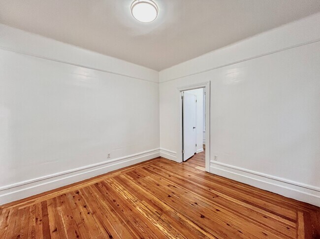 Building Photo - 22 St Nicholas Pl