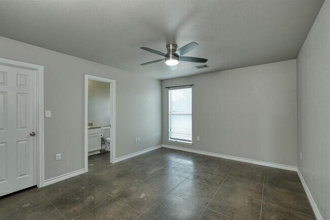 Building Photo - 104 Castleberry Ct