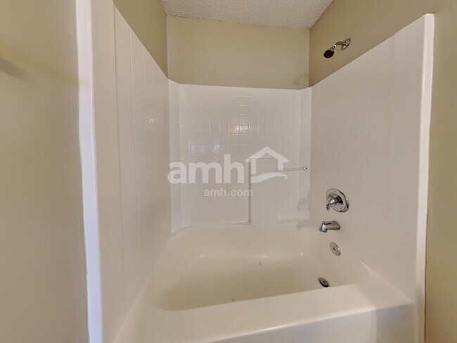 Building Photo - 405 White Bluff Ct