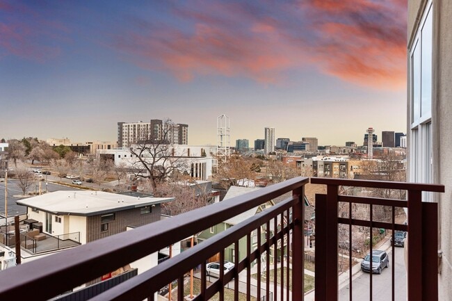 Primary Photo - Gorgeous condo with city views