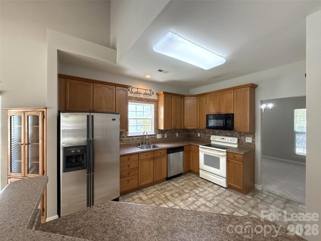 Building Photo - 2140 Pineapple Ct