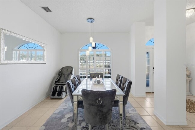 Building Photo - 6 Reybury Ln