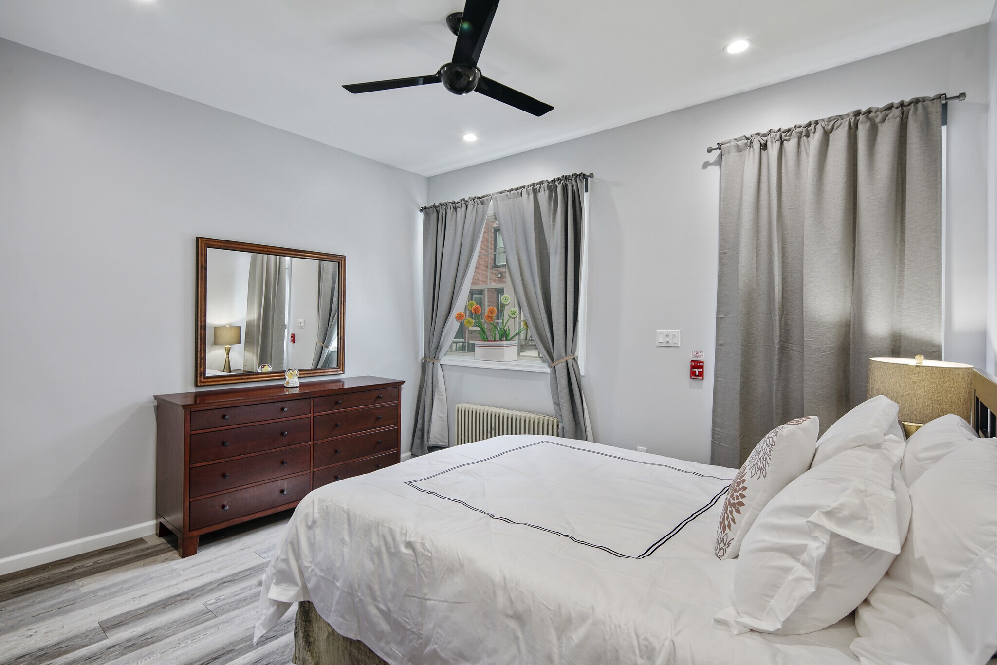 Building Photo - 518 S 13th St