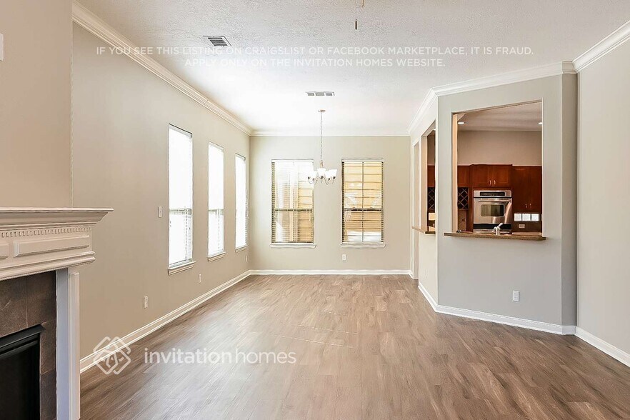 Building Photo - 912 W 25th St