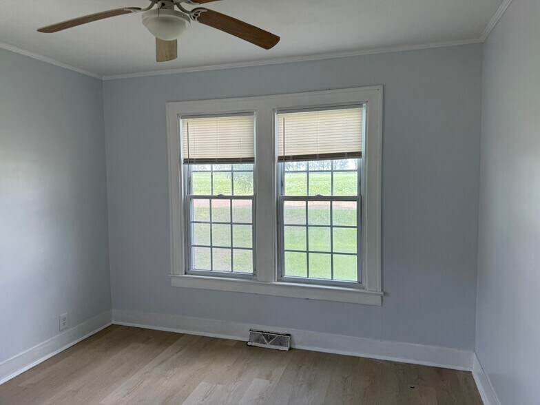 Building Photo - 1117 W Semmes Ave