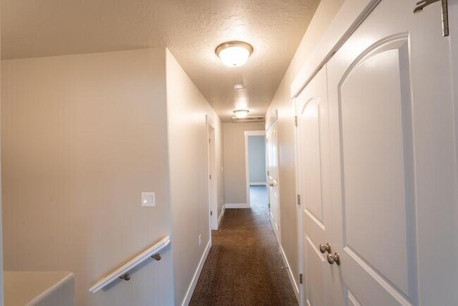 Building Photo - 8676 N Shadow Creek Alley