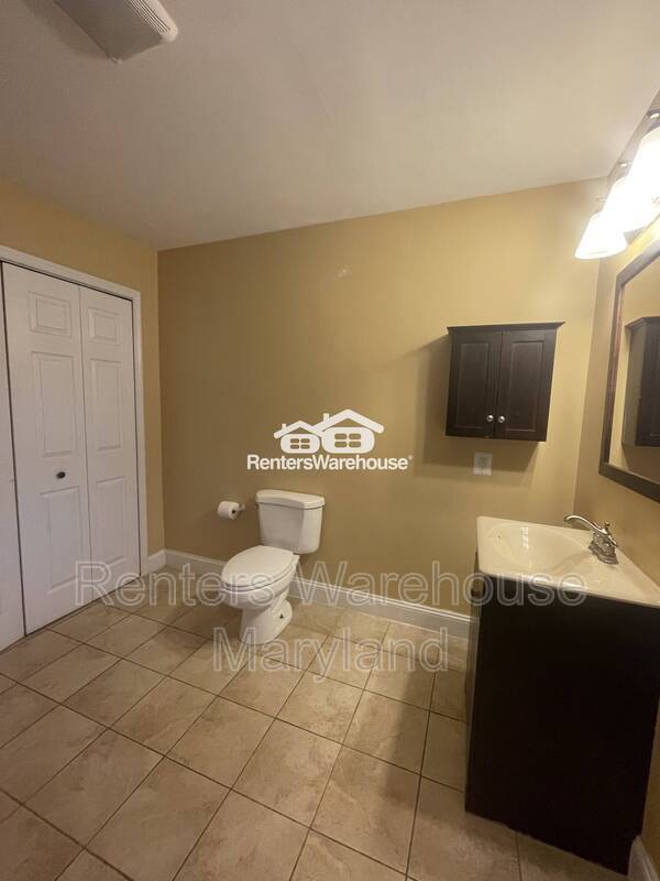 Building Photo - 8203 Watersedge Rd