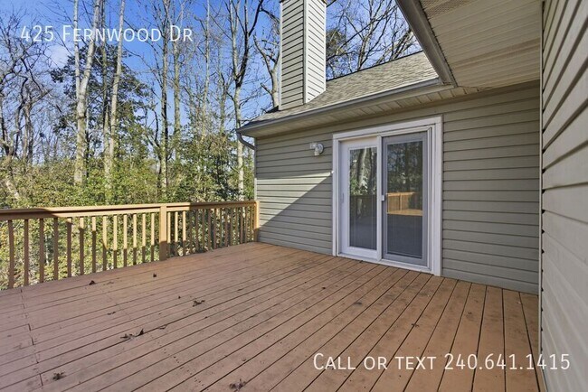 Building Photo - 425 Fernwood Dr