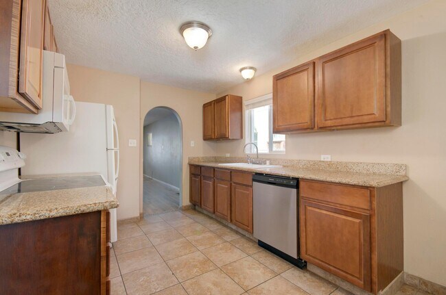 Building Photo - 306 Stanford Dr SE