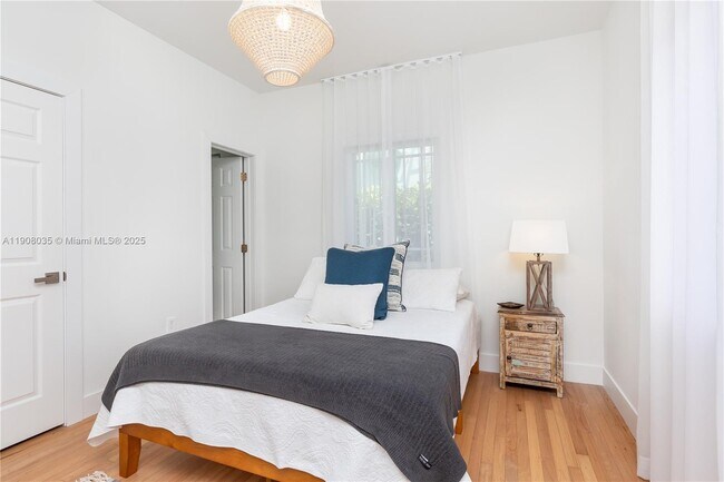 Building Photo - 501 SW 19th Rd