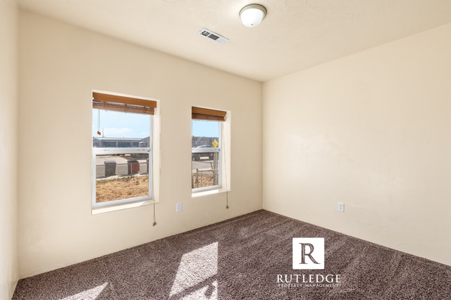 Building Photo - 3 Bedroom House in Central Point!