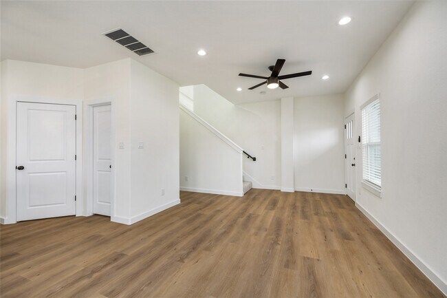 Building Photo - 6417 Eastland St