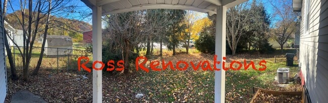 Building Photo - Close to Schools and Shopping