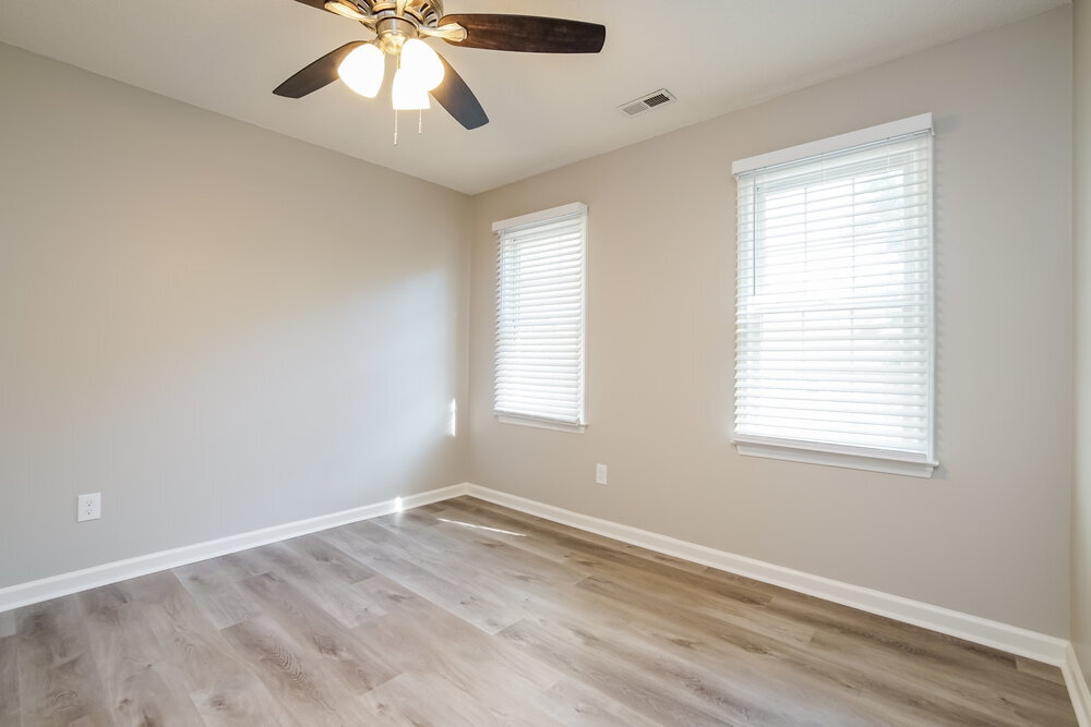 Building Photo - 4513 River Edge Dr