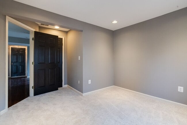 Building Photo - 1730 Bluffs Island Ct