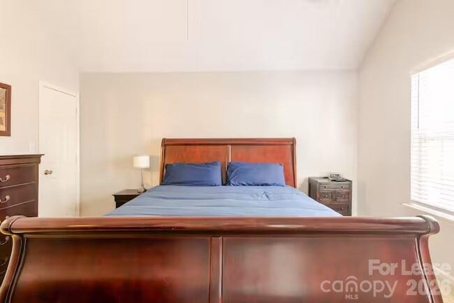 Building Photo - 8263 Southgate Commons Dr