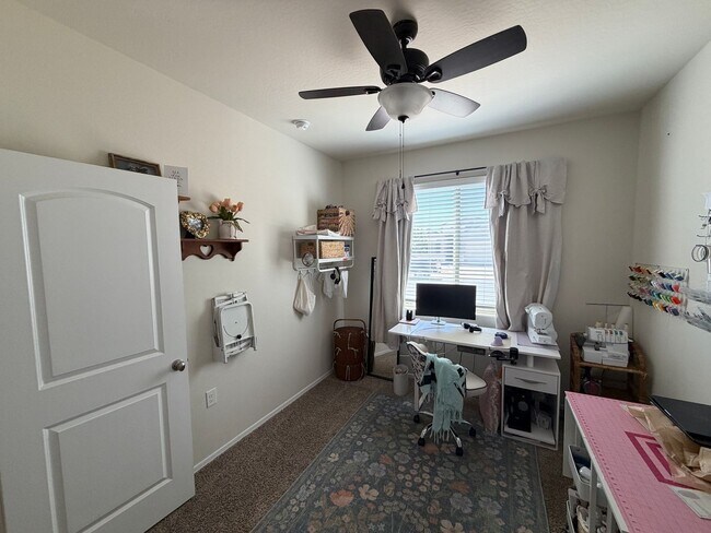 Building Photo - Upgraded and Spacious 4 Bed/2 Bath in Buckeye