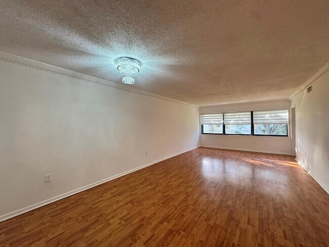 Building Photo - 2018 SW 29th Ct