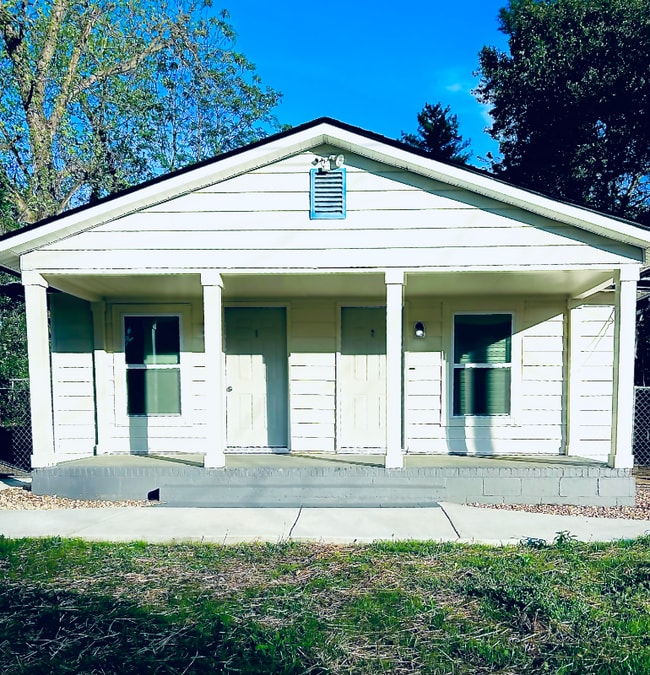 Building Photo - 807 Pine St