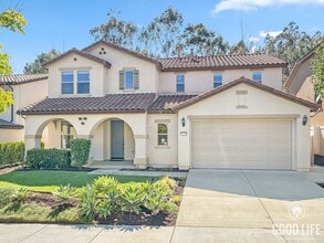 Building Photo - Stunning Home with Modern Comforts Spaciou...