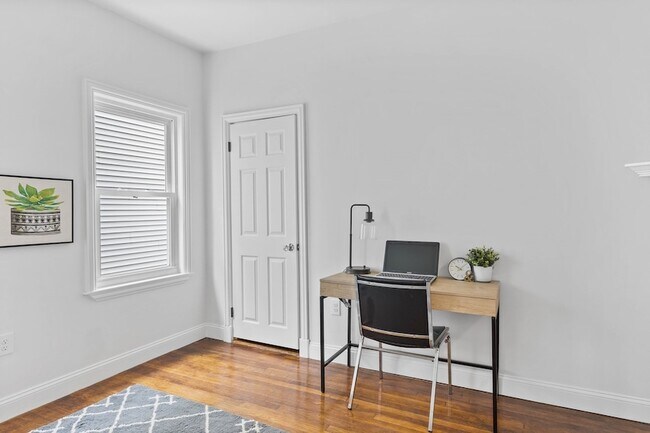 Building Photo - 60 Lithgow St